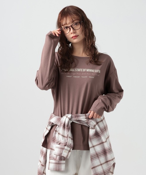 BAYFLOW（ベイフロー）の「[サラッとした肌触り]スムースタッチロゴロンT（Tシャツ/カットソー・レディース・オフホワイト/グレイッシュベージュ/ホワイト系/ネイビー/ブラウン・MEDIUM/SMALL）」の18枚目の写真