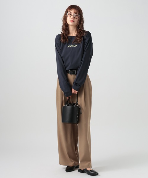 BAYFLOW（ベイフロー）の「[サラッとした肌触り]スムースタッチロゴロンT（Tシャツ/カットソー・レディース・オフホワイト/グレイッシュベージュ/ホワイト系/ネイビー/ブラウン・MEDIUM/SMALL）」の19枚目の写真