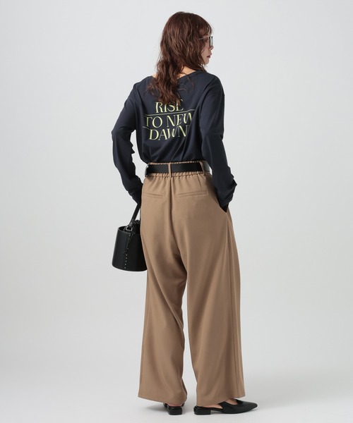 BAYFLOW（ベイフロー）の「[サラッとした肌触り]スムースタッチロゴロンT（Tシャツ/カットソー・レディース・オフホワイト/グレイッシュベージュ/ホワイト系/ネイビー/ブラウン・MEDIUM/SMALL）」の20枚目の写真