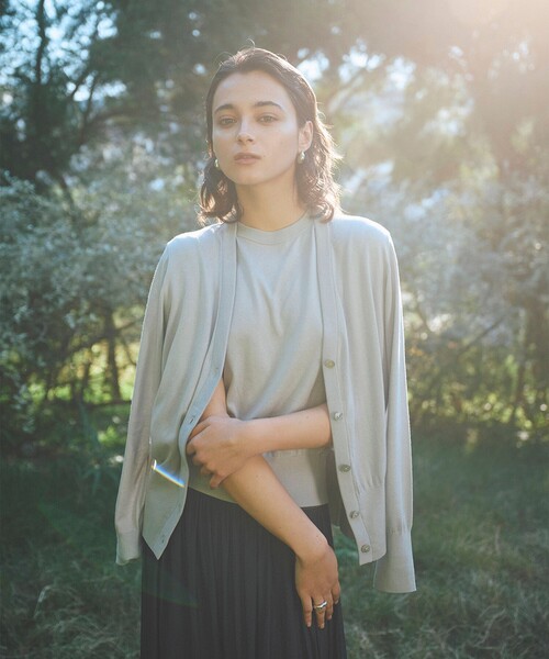 Demi-Luxe BEAMS（デミルクス ビームス）の「AK+1 / 16ゲージ スビンコットン Vネック カーディガン（カーディガン/ボレロ・レディース・レッド/ライトグレー・ONE SIZE）」の2枚目の写真