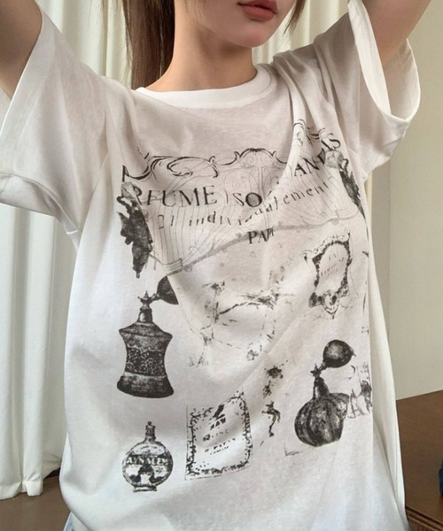 c.u.l（シーユーエル）の「パフューム イラストプリント Tシャツ カットソー culw891（Tシャツ/カットソー・レディース・ホワイト/ブラック・FREE）」の2枚目の写真