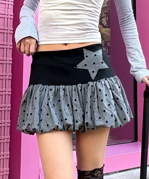 Never mind the XU(ネバーマインドザエックスユー)の「【Never mind the XU】star dot balloon skirt / 【ネバーマインド ザ エックスユー】スタードッドバルーンマイクロミニスカート(スカート・レディース・グレー・S)」の2枚目の写真