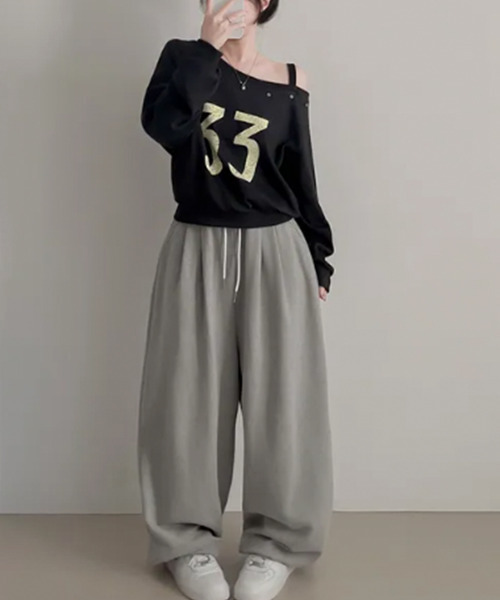 VIVID LADY(ビビッドレディー)の「ワンショルダー ナンバリング スウェット(スウェット・レディース・ワイン/ライトベージュ/チャコールグレー・FREE)」の7枚目の写真
