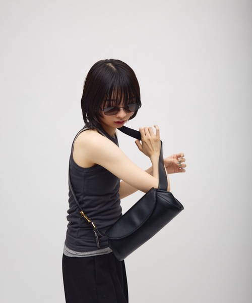 TONER(トナー)の「ラウンドロングミニショルダーバッグ/ワンショルダー/ロゴプレート付き(ショルダーバッグ・レディース・ブラウン/ブラック・FREE)」の6枚目の写真