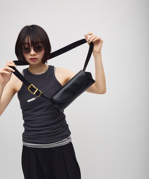 TONER(トナー)の「ラウンドロングミニショルダーバッグ/ワンショルダー/ロゴプレート付き(ショルダーバッグ・レディース・ブラウン/ブラック・FREE)」の9枚目の写真