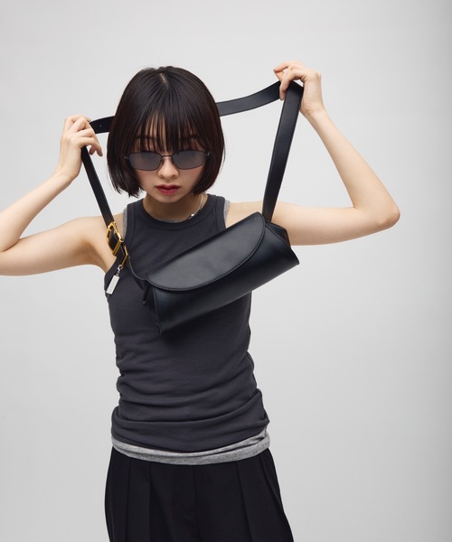 TONER(トナー)の「ラウンドロングミニショルダーバッグ/ワンショルダー/ロゴプレート付き(ショルダーバッグ・レディース・ブラウン/ブラック・FREE)」の10枚目の写真