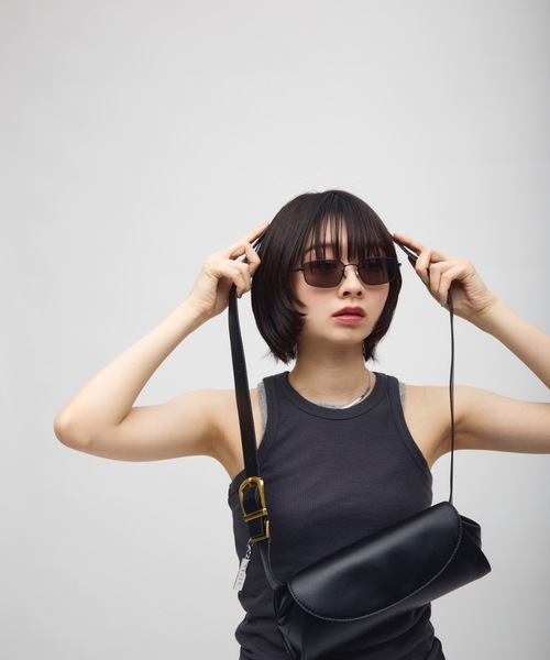 TONER(トナー)の「ラウンドロングミニショルダーバッグ/ワンショルダー/ロゴプレート付き(ショルダーバッグ・レディース・ブラウン/ブラック・FREE)」の11枚目の写真