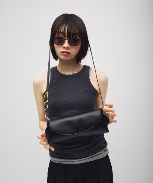 TONER(トナー)の「ラウンドロングミニショルダーバッグ/ワンショルダー/ロゴプレート付き(ショルダーバッグ・レディース・ブラウン/ブラック・FREE)」の13枚目の写真