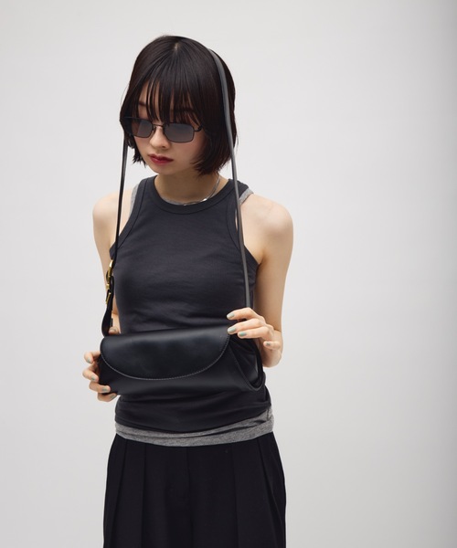 TONER(トナー)の「ラウンドロングミニショルダーバッグ/ワンショルダー/ロゴプレート付き(ショルダーバッグ・レディース・ブラウン/ブラック・FREE)」の14枚目の写真
