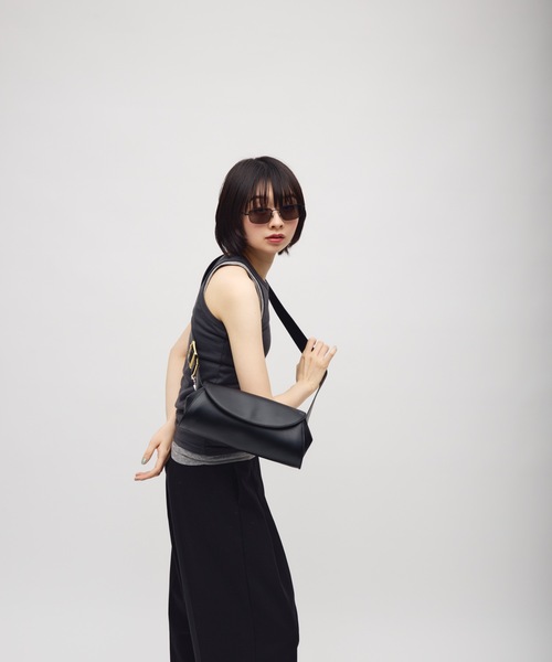 TONER(トナー)の「ラウンドロングミニショルダーバッグ/ワンショルダー/ロゴプレート付き(ショルダーバッグ・レディース・ブラウン/ブラック・FREE)」の17枚目の写真