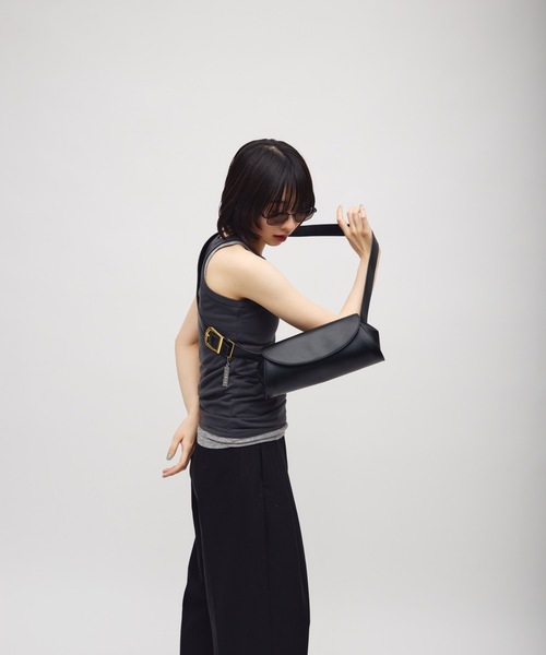 TONER(トナー)の「ラウンドロングミニショルダーバッグ/ワンショルダー/ロゴプレート付き(ショルダーバッグ・レディース・ブラウン/ブラック・FREE)」の18枚目の写真