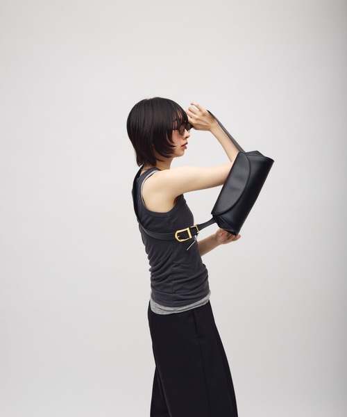 TONER(トナー)の「ラウンドロングミニショルダーバッグ/ワンショルダー/ロゴプレート付き(ショルダーバッグ・レディース・ブラウン/ブラック・FREE)」の19枚目の写真