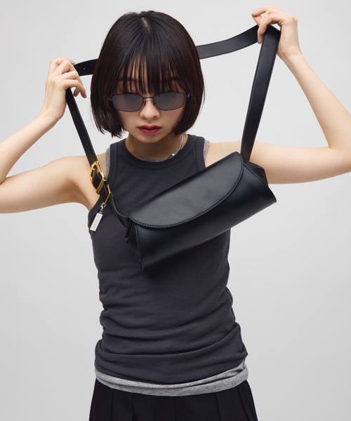 TONER(トナー)の「ラウンドロングミニショルダーバッグ/ワンショルダー/ロゴプレート付き(ショルダーバッグ・レディース・ブラウン/ブラック・FREE)」の4枚目の写真
