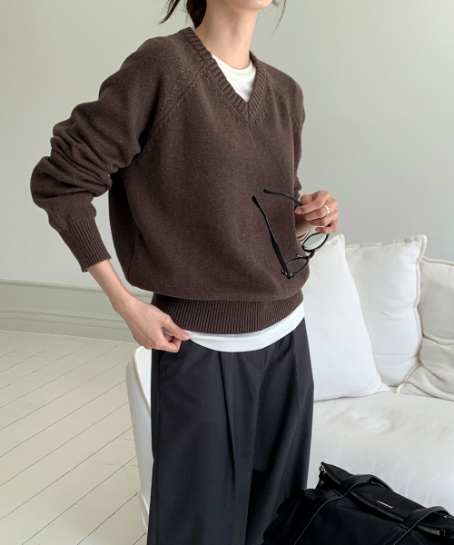 MONGDOL（モンドル）の「ソフトコットン Vネック ニットトップ MDKT127_8 Colors（ニット/セーター・レディース・チャコールグレー/ライトグレー/ブラック/ネイビー/ブラウン/ピンク/クリーム・F）」の8枚目の写真