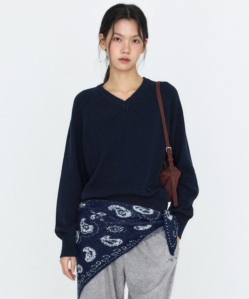 MONGDOL（モンドル）の「ソフトコットン Vネック ニットトップ MDKT127_8 Colors（ニット/セーター・レディース・チャコールグレー/ライトグレー/ブラック/ネイビー/ブラウン/ピンク/クリーム・F）」の11枚目の写真