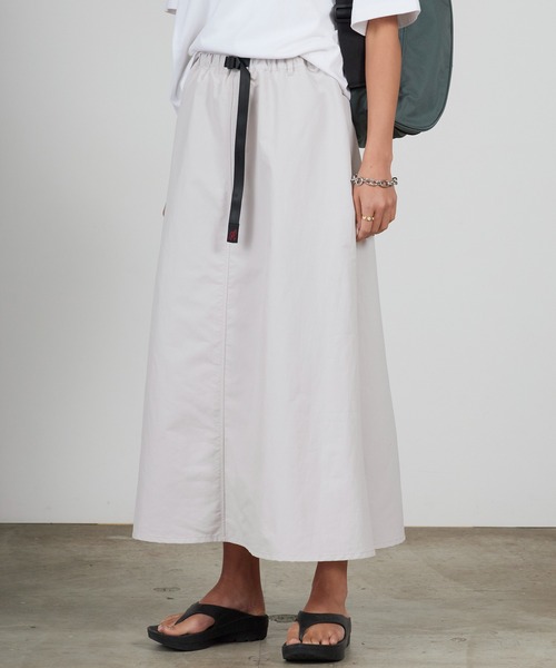 Gramicci(グラミチ)の「Gramicci/グラミチ NYLON FLARE SKIRT ロングスカート(スカート・レディース・ブラック/アイボリー/ブラウン/ライトグリーン/ダークネイビー・S/M/L)」の2枚目の写真