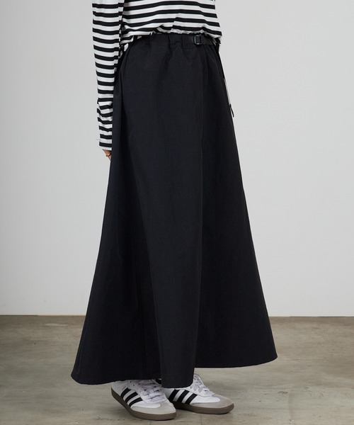 Gramicci(グラミチ)の「Gramicci/グラミチ NYLON FLARE SKIRT ロングスカート(スカート・レディース・ブラック/アイボリー/ブラウン/ライトグリーン/ダークネイビー・S/M/L)」の1枚目の写真