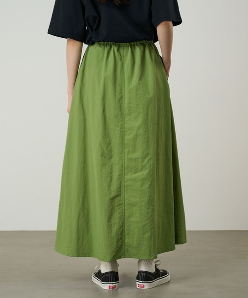 Gramicci(グラミチ)の「Gramicci/グラミチ NYLON FLARE SKIRT ロングスカート(スカート・レディース・ブラック/アイボリー/ブラウン/ライトグリーン/ダークネイビー・S/M/L)」の13枚目の写真