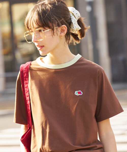FREAK'S STORE(フリークスストア)の「FRUIT OF THE LOOM × FREAK'S STORE/フルーツオブザルーム 別注 ベーシック半袖Tシャツ(Tシャツ/カットソー・レディース・オフホワイト/ネイビー/レッド/ブラウン/ブラック・MEDIUM/SMALL)」の6枚目の写真