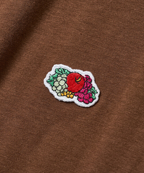 FREAK'S STORE(フリークスストア)の「FRUIT OF THE LOOM × FREAK'S STORE/フルーツオブザルーム 別注 ベーシック半袖Tシャツ(Tシャツ/カットソー・レディース・オフホワイト/ネイビー/レッド/ブラウン/ブラック・MEDIUM/SMALL)」の9枚目の写真