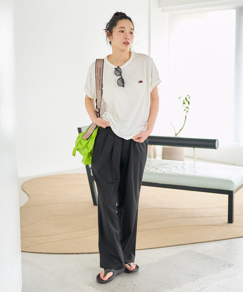 FREAK'S STORE（フリークスストア）の「FRUIT OF THE LOOM × FREAK'S STORE/フルーツオブザルーム 別注 ベーシック半袖Tシャツ（Tシャツ/カットソー・レディース・オフホワイト/ネイビー/レッド/ブラウン/ブラック・MEDIUM/SMALL）」の10枚目の写真