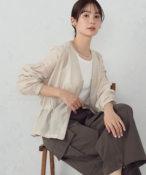 COMME CA ISM（コムサイズム）の「Vネック シアーブルゾン（ブルゾン・レディース・キャメル/ベージュ/ネイビー・LARGE/MEDIUM）」の2枚目の写真