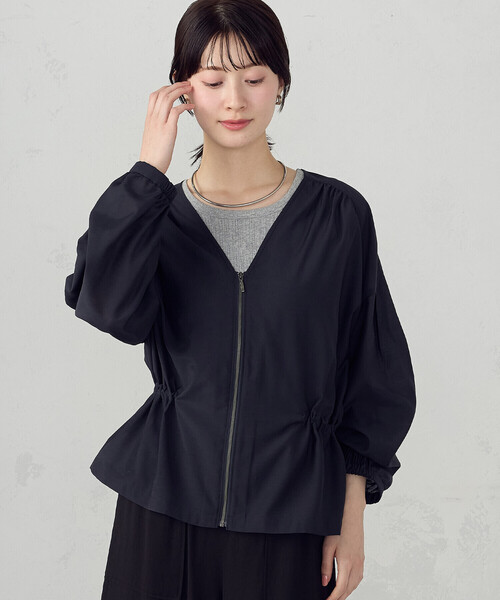 COMME CA ISM（コムサイズム）の「Vネック シアーブルゾン（ブルゾン・レディース・キャメル/ベージュ/ネイビー・LARGE/MEDIUM）」の3枚目の写真