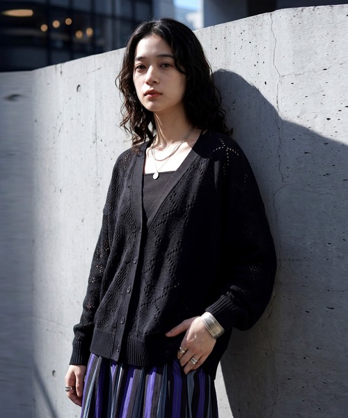 antiqua(アンティカ)の「和柄 透かし編み ニットカーディガン(ニット/セーター・レディース・ネイビー/ブラック・R/P)」の5枚目の写真