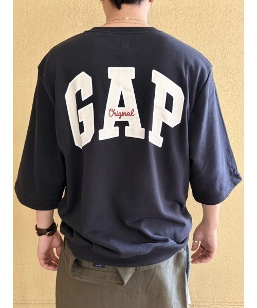 GAP（ギャップ）の「オーバーサイズ GAPロゴ フレンチテリーTシャツ（スウェット・メンズ・オフホワイト/ネイビー/ブラウン/ブラック・XS/L/M/S/XL）」の21枚目の写真