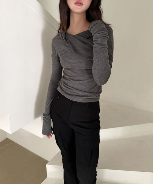 4INT.(フォイント)の「【2way】ドレープ ラップ フード オフショル 長袖 Tシャツ(Tシャツ/カットソー・レディース・ブラック/ホワイト/チャコール/グレー・FREE)」の10枚目の写真