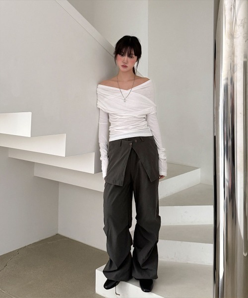 4INT.(フォイント)の「【2way】ドレープ ラップ フード オフショル 長袖 Tシャツ(Tシャツ/カットソー・レディース・ブラック/ホワイト/チャコール/グレー・FREE)」の21枚目の写真
