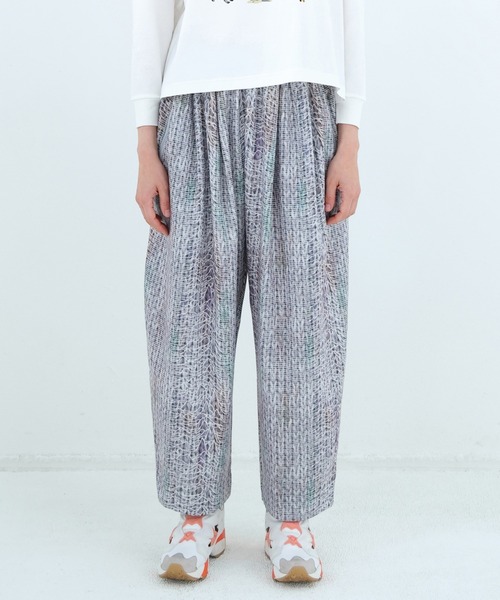 BEDSIDEDRAMA(ベットサイドドラマ)の「Daydream Photo Wide Pants(その他パンツ・レディース・ブラック/グレー・2/1)」の2枚目の写真