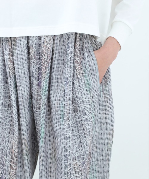 BEDSIDEDRAMA(ベットサイドドラマ)の「Daydream Photo Wide Pants(その他パンツ・レディース・ブラック/グレー・2/1)」の12枚目の写真