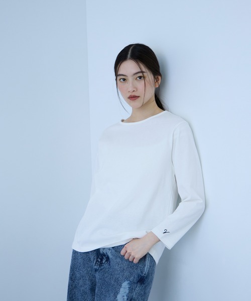 VICKY(ビッキー)の「【シーズンレス】袖刺繍コットンプルオーバー(Tシャツ/カットソー・レディース・オフホワイト/ネイビー/ライトグレー/ブラック・M)」の1枚目の写真