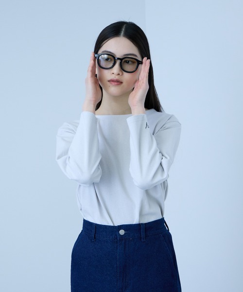 VICKY(ビッキー)の「【シーズンレス】袖刺繍コットンプルオーバー(Tシャツ/カットソー・レディース・オフホワイト/ネイビー/ライトグレー/ブラック・M)」の3枚目の写真