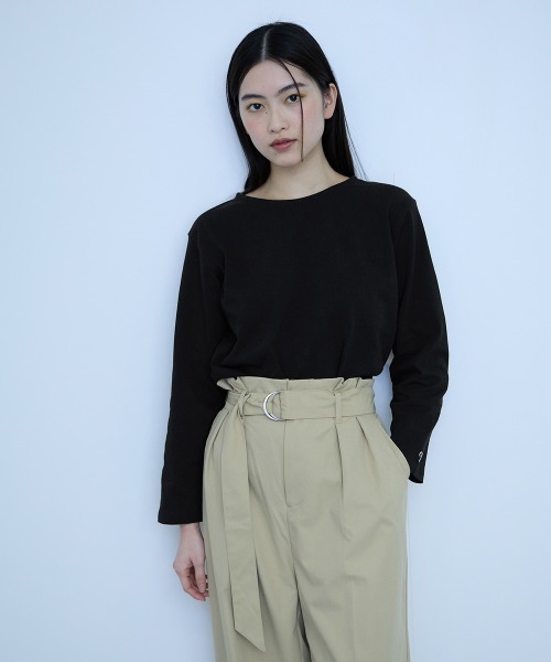 VICKY(ビッキー)の「【シーズンレス】袖刺繍コットンプルオーバー(Tシャツ/カットソー・レディース・オフホワイト/ネイビー/ライトグレー/ブラック・M)」の2枚目の写真