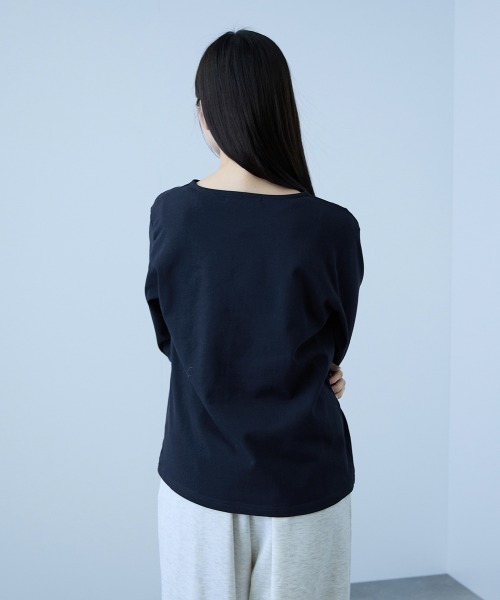 VICKY(ビッキー)の「【シーズンレス】袖刺繍コットンプルオーバー(Tシャツ/カットソー・レディース・オフホワイト/ネイビー/ライトグレー/ブラック・M)」の11枚目の写真