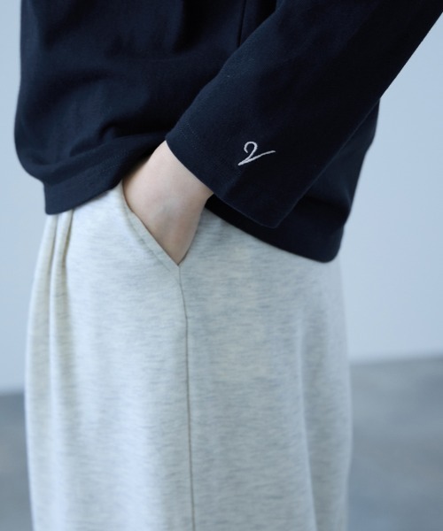VICKY(ビッキー)の「【シーズンレス】袖刺繍コットンプルオーバー(Tシャツ/カットソー・レディース・オフホワイト/ネイビー/ライトグレー/ブラック・M)」の15枚目の写真