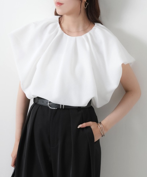 Riberry（リベリー）の「フレンチスリーブタックバルーンブラウス（シャツ/ブラウス・レディース・ベージュ/オフホワイト/ブラック・MEDIUM）」の5枚目の写真