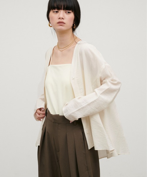 LARUTA（ラルータ）の「【LARUTA】ヴィンテージVネックブラウス（シャツ/ブラウス・レディース・オフホワイト/チャコールグレー/オレンジ・MEDIUM）」の2枚目の写真