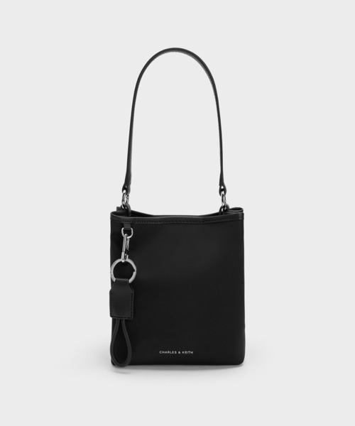 CHARLES & KEITH(チャールズ & キース)の「Levy レヴィー ナイロン バケットバッグ(ショルダーバッグ・レディース・スミクロ/オートミール・S)」の14枚目の写真