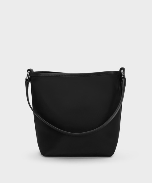 CHARLES & KEITH(チャールズ & キース)の「Levy レヴィー ナイロン バケットバッグ(ショルダーバッグ・レディース・スミクロ/オートミール・S)」の12枚目の写真