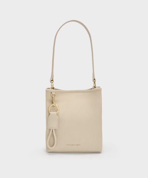 CHARLES & KEITH(チャールズ & キース)の「Levy レヴィー ナイロン バケットバッグ(ショルダーバッグ・レディース・スミクロ/オートミール・S)」の7枚目の写真