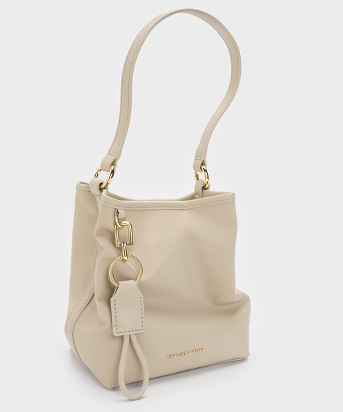 CHARLES & KEITH(チャールズ & キース)の「Levy レヴィー ナイロン バケットバッグ(ショルダーバッグ・レディース・スミクロ/オートミール・S)」の4枚目の写真