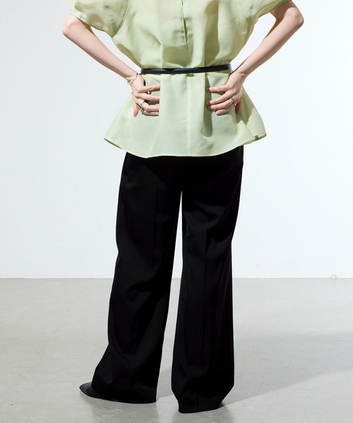 IENA（イエナ）の「《一部カラー店舗限定》ライトツイルセミワイドパンツ（その他パンツ・レディース・ベージュ/ブラック/レッド・34/38/36）」の13枚目の写真