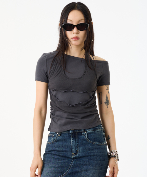 UNKNOWN PLANET(アンノウンプラネット)の「レイヤードディコンストラクテッドスリムTシャツチャコール(Tシャツ/カットソー・レディース・その他・SMALL/MEDIUM)」の2枚目の写真