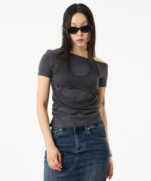 UNKNOWN PLANET(アンノウンプラネット)の「レイヤードディコンストラクテッドスリムTシャツチャコール(Tシャツ/カットソー・レディース・その他・SMALL/MEDIUM)」の3枚目の写真