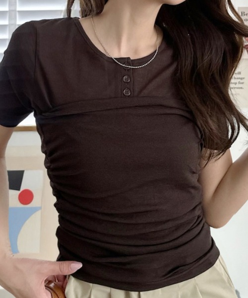 umune(ウムネ)の「Tシャツ 半袖 ヘンリーネック ビスチェ風 レイヤード風 ドッキング ギャザー シャーリング デザインTシャツ トップス 夏(Tシャツ/カットソー・レディース・ブラウン/ライトグレー/ライトブルー・FREE)」の3枚目の写真