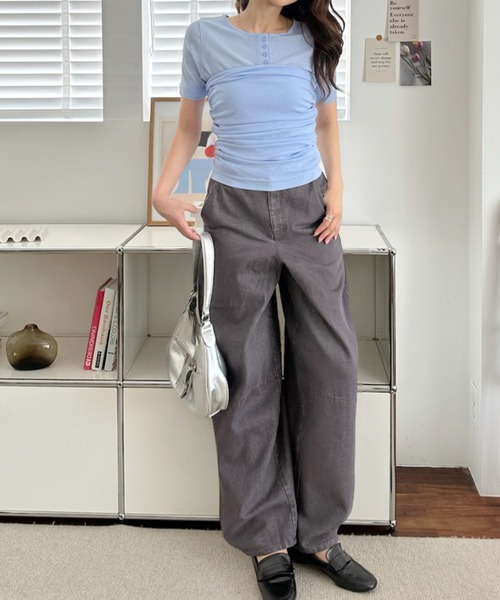 umune(ウムネ)の「Tシャツ 半袖 ヘンリーネック ビスチェ風 レイヤード風 ドッキング ギャザー シャーリング デザインTシャツ トップス 夏(Tシャツ/カットソー・レディース・ブラウン/ライトグレー/ライトブルー・FREE)」の7枚目の写真