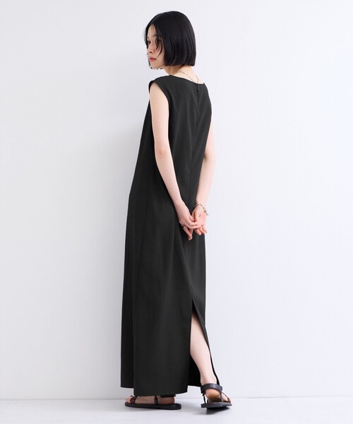 le cercle ADAM ET ROPE'(ルセルクルアダムエロペ)の「スクエアネックワンピース(ワンピース・レディース・ベージュ/ブラック・FREE)」の4枚目の写真